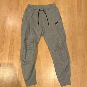 Nike tech pants grey ; size medium worn twice